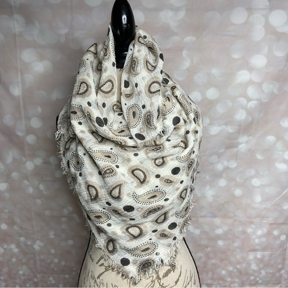 OVERSIZED Paisley Print Scarf With Fringe - Picture 2 of 5